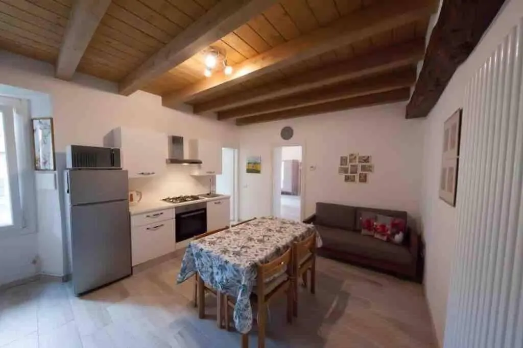La Casa Del Pino A Due Passi Dal Lago Mandello del Lario Italy