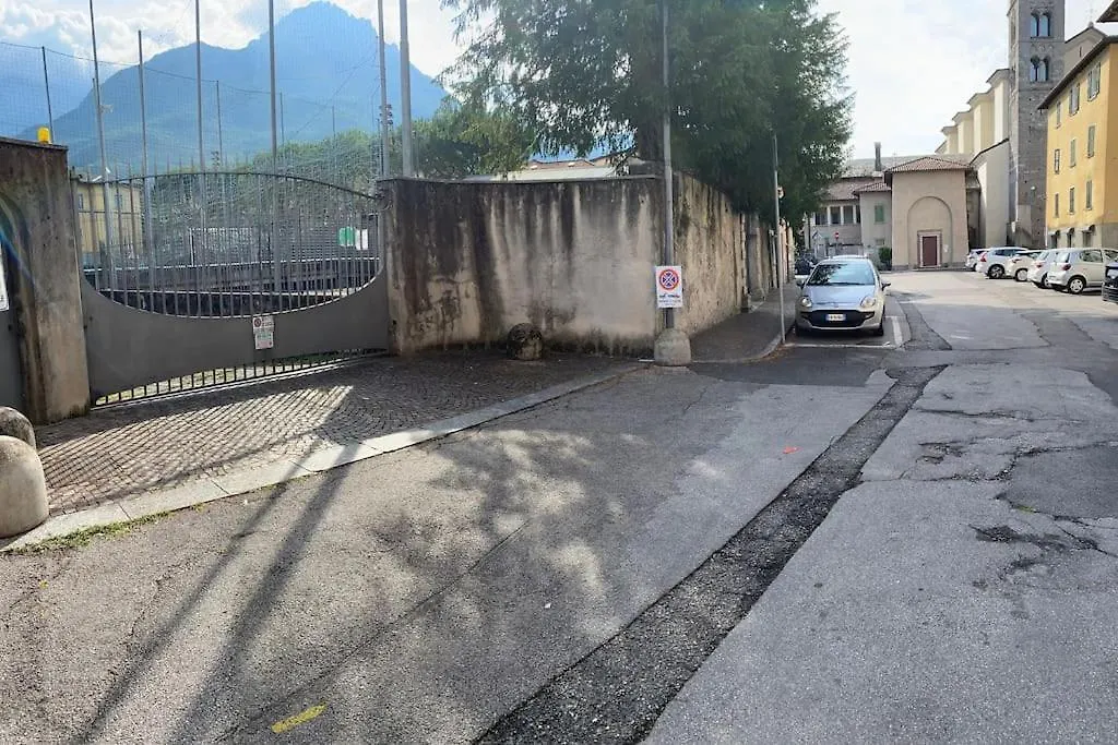 La Casa Del Pino A Due Passi Dal Lago Mandello del Lario Apartment